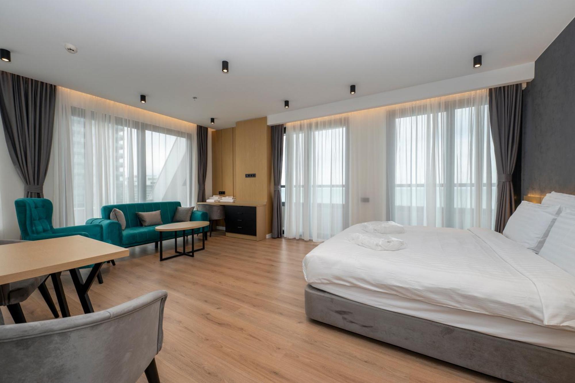 The Grandeur Hotel Батумі Екстер'єр фото