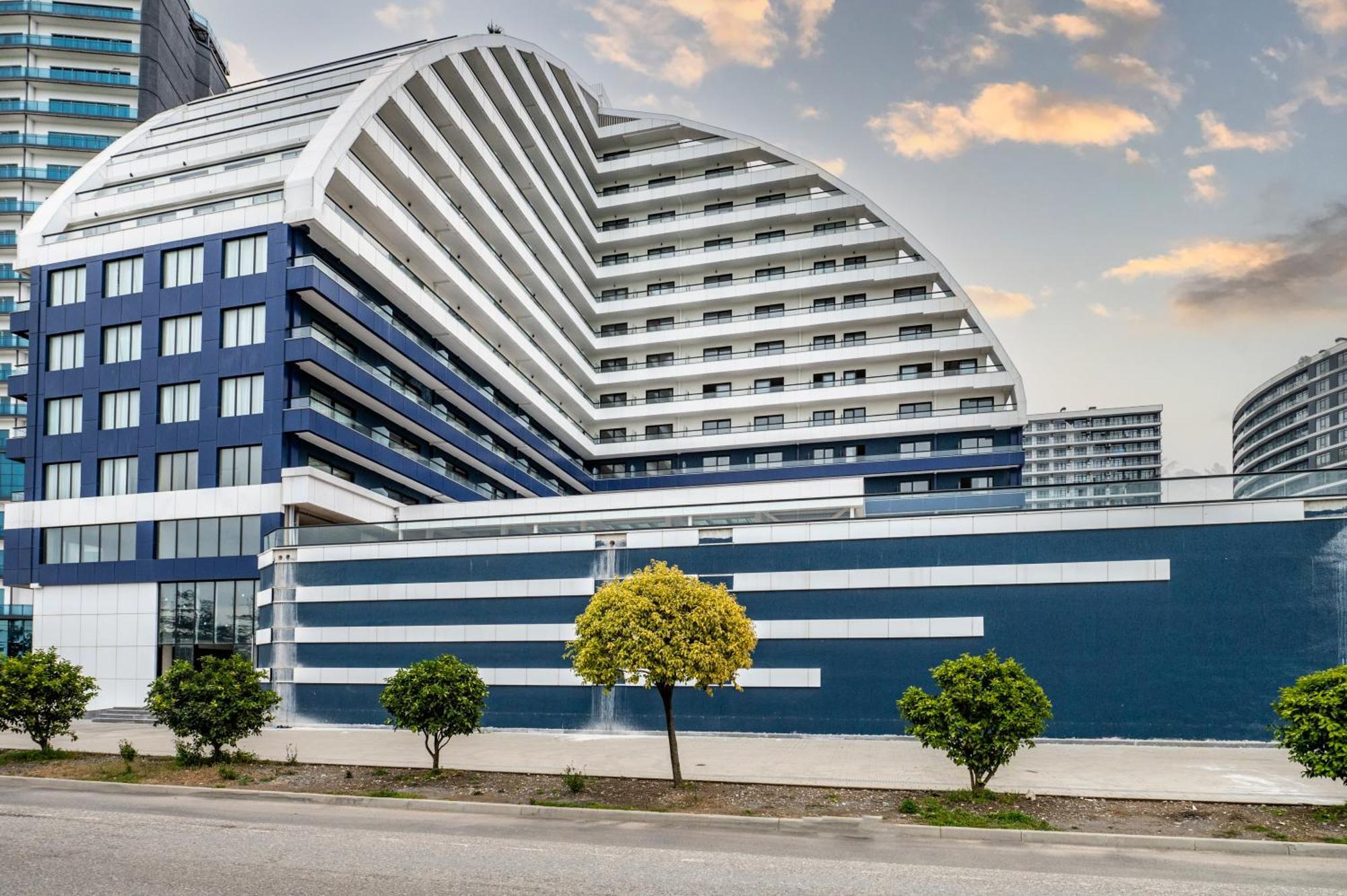 The Grandeur Hotel Батумі Екстер'єр фото